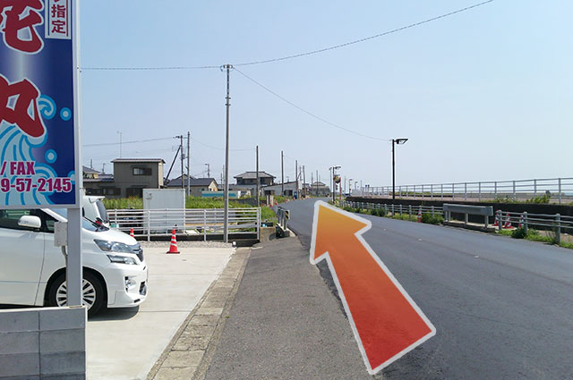 船宿を出て左(漁港方面)へ道なりに走ります。
